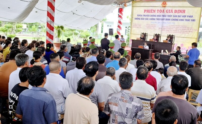 Phiên toà giả định thu hút trên 200 ngư dân tại Gành Hào, huyện Đông Hải, tỉnh Bạc Liêu tham dự. Ảnh: Nhật Hồ