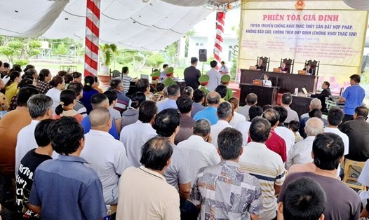 Phiên toà giả định thu hút trên 200 ngư dân tại Gành Hào, huyện Đông Hải, tỉnh Bạc Liêu tham dự. Ảnh: Nhật Hồ