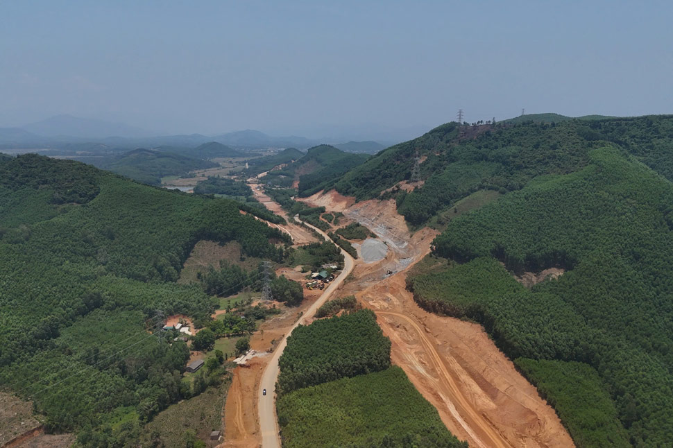 Dự án cao tốc Bắc - Nam đi qua địa bàn tỉnh Bình Định. Ảnh: Hoài Luân