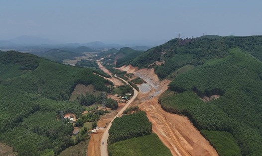 Dự án cao tốc Bắc - Nam đi qua địa bàn tỉnh Bình Định. Ảnh: Hoài Luân