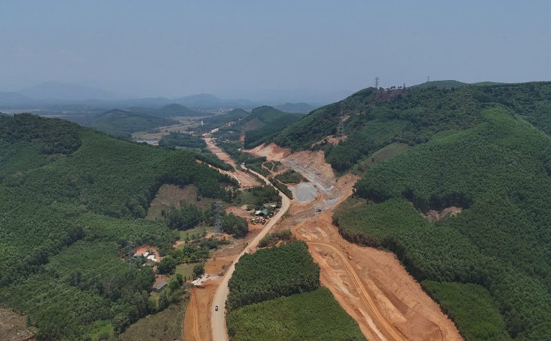 Dự án cao tốc Bắc - Nam đi qua địa bàn tỉnh Bình Định. Ảnh: Hoài Luân