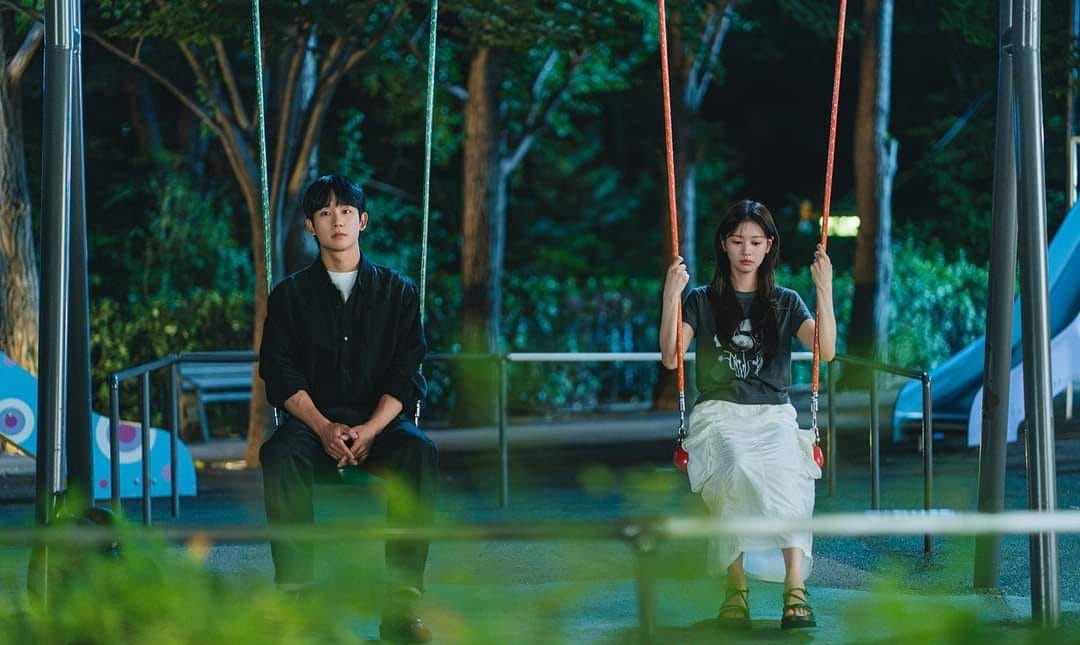 Phim “Con trai bạn mẹ” của Jung Hae In, Jung So Min gây tranh cãi về nội dung. Ảnh: Nhà sản xuất