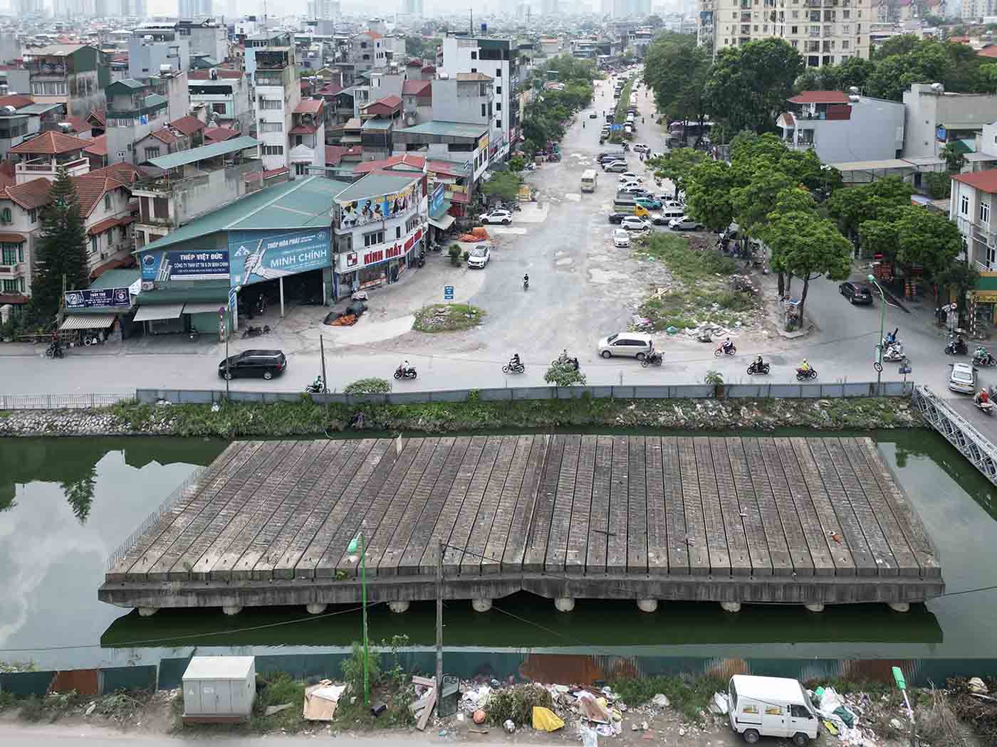 Dự án ngưng trệ nhiều năm do vướng giải phóng mặt bằng tại 14 căn nhà giáp sông Lừ. 