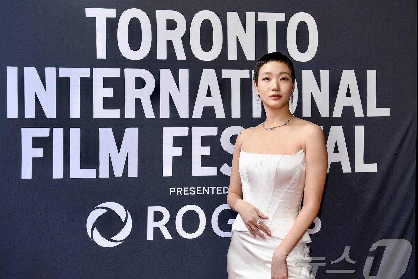 Kim Go Eun tham dự Liên hoan phim quốc tế Toronto. Ảnh: Naver