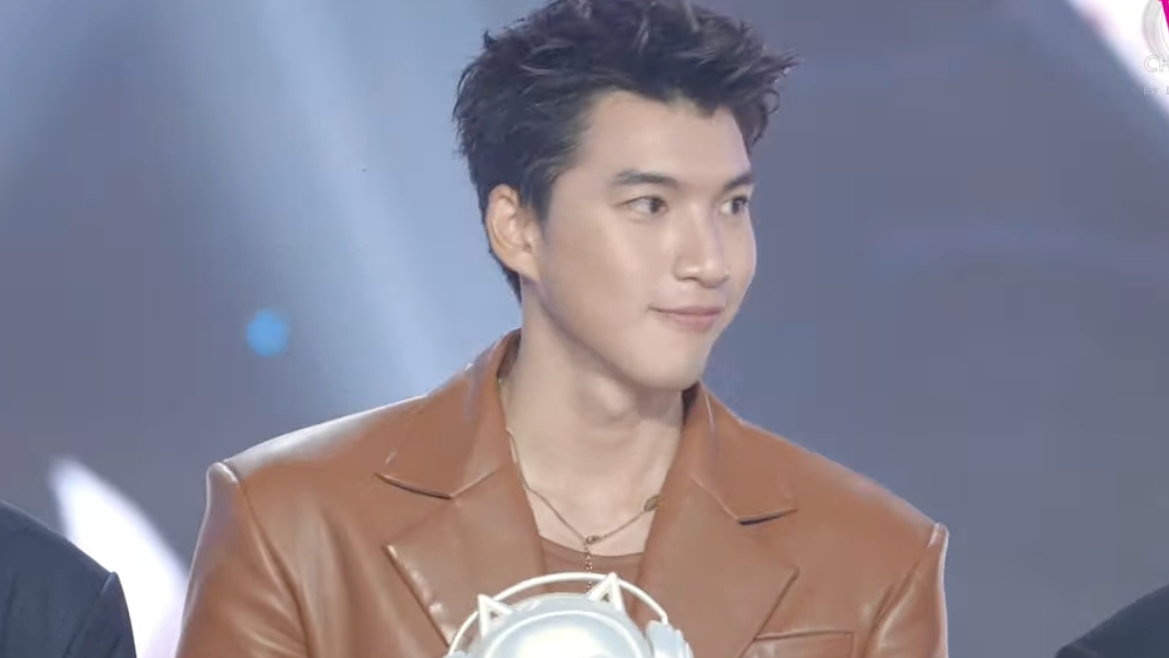 HIEUTHUHAI trở thành quán quân "Anh trai say hi". Ảnh: YouTube VieChannel