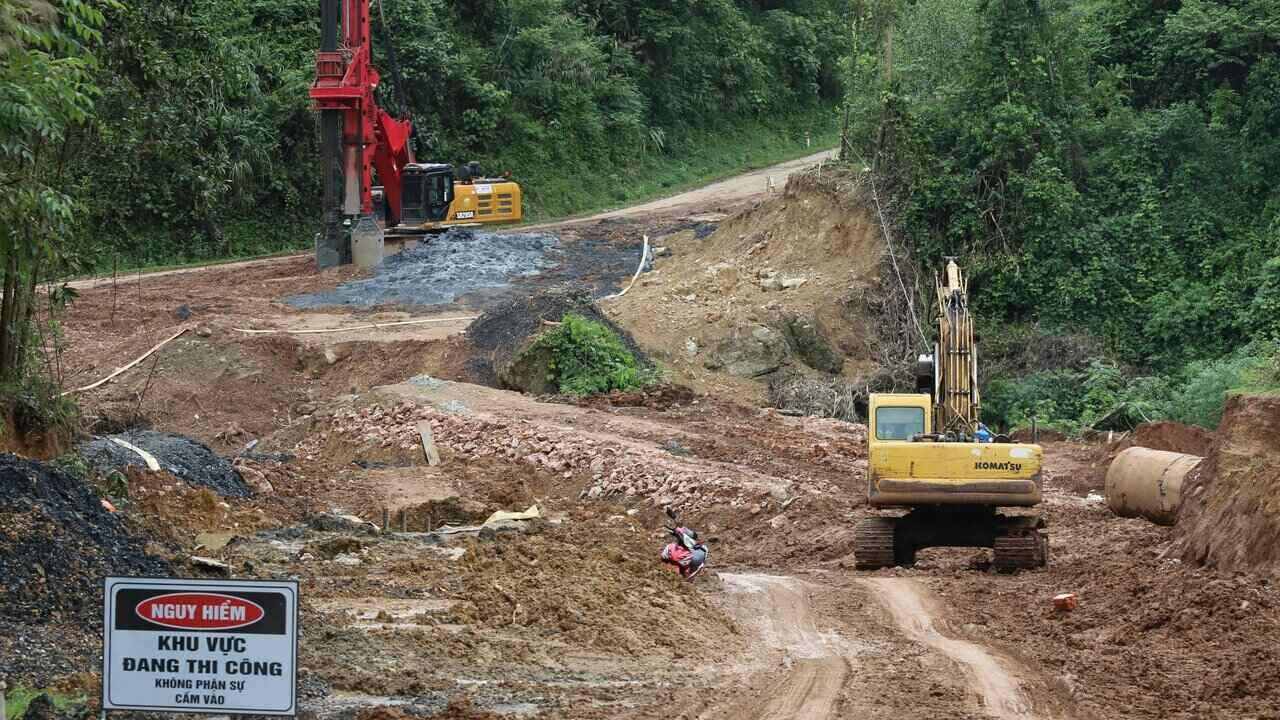 Tỉnh Hòa Bình chuyển 16,3ha đất rừng làm đường 450 tỉ đồng nối Quốc lộ 6 với huyện Kim Bôi. Ảnh: Minh Nguyễn
