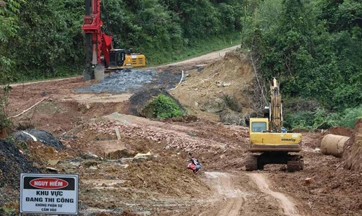 Tỉnh Hòa Bình chuyển 16,3ha đất rừng làm đường 450 tỉ đồng nối Quốc lộ 6 với huyện Kim Bôi. Ảnh: Minh Nguyễn