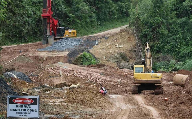 Tỉnh Hòa Bình chuyển 16,3ha đất rừng làm đường 450 tỉ đồng nối Quốc lộ 6 với huyện Kim Bôi. Ảnh: Minh Nguyễn