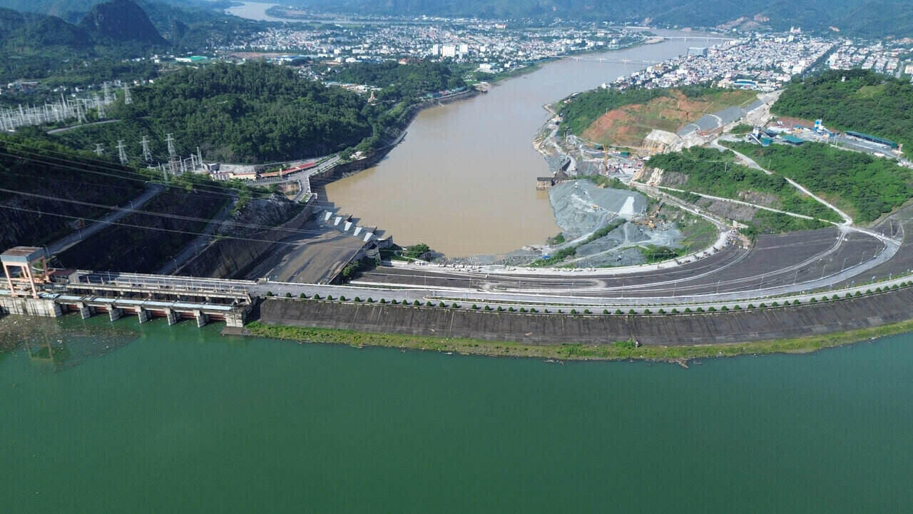 Thủy điện Hòa Bình đã đóng toàn bộ cửa xả đáy theo lệnh Bộ trưởng Bộ Nông nghiệp và Phát triển nông thôn. Ảnh: Đặng Tình