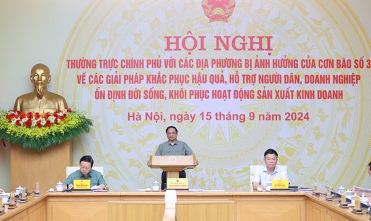 Thủ tướng Chính phủ Phạm Minh Chính chủ trì Hội nghị Thường trực Chính phủ với các địa phương bị ảnh hưởng do cơn bão số 3. Ảnh: VGP