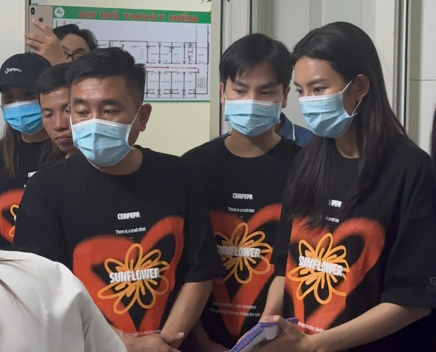 Hoa hậu Thùy Tiên đi thiện nguyện. Ảnh: BTC.