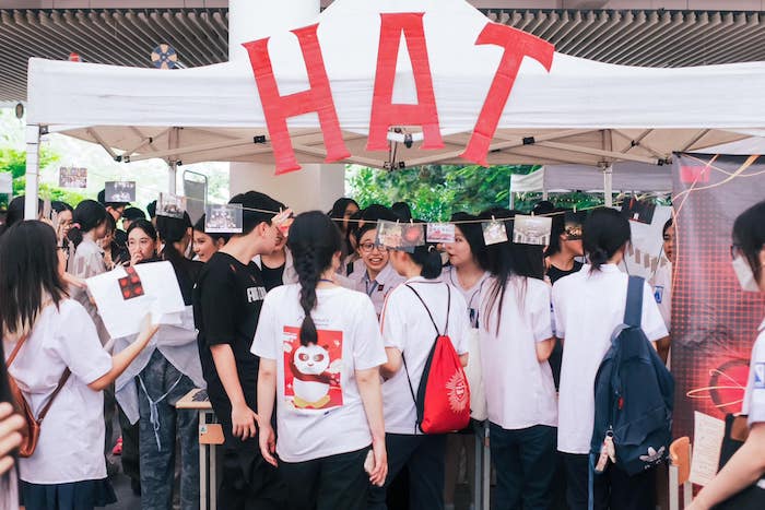 Học sinh trường THPT Chuyên Hà Nội – Amsterdam với chương trình nghệ thuật của HAT năm 2023. Ảnh Minh Khuê