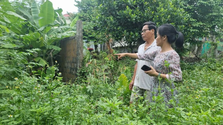 Ba Mai cung chu dat cu chi vi tri thua dat da duoc cap so do, bi xay lan mot phan dien tich lam bien dang thua dat. Anh: Hung Tho.