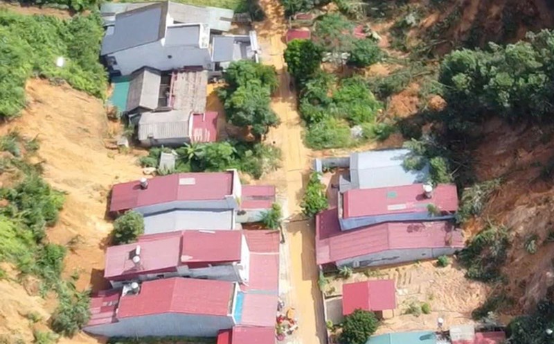 An area at risk of landslides in Yen Bai city. Photo: Tran Bui