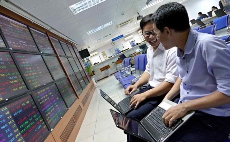 Nhà đầu tư có quyền kỳ vọng về một kịch bản tươi sáng hơn của thị trường chứng khoán. Ảnh: Lê Toàn