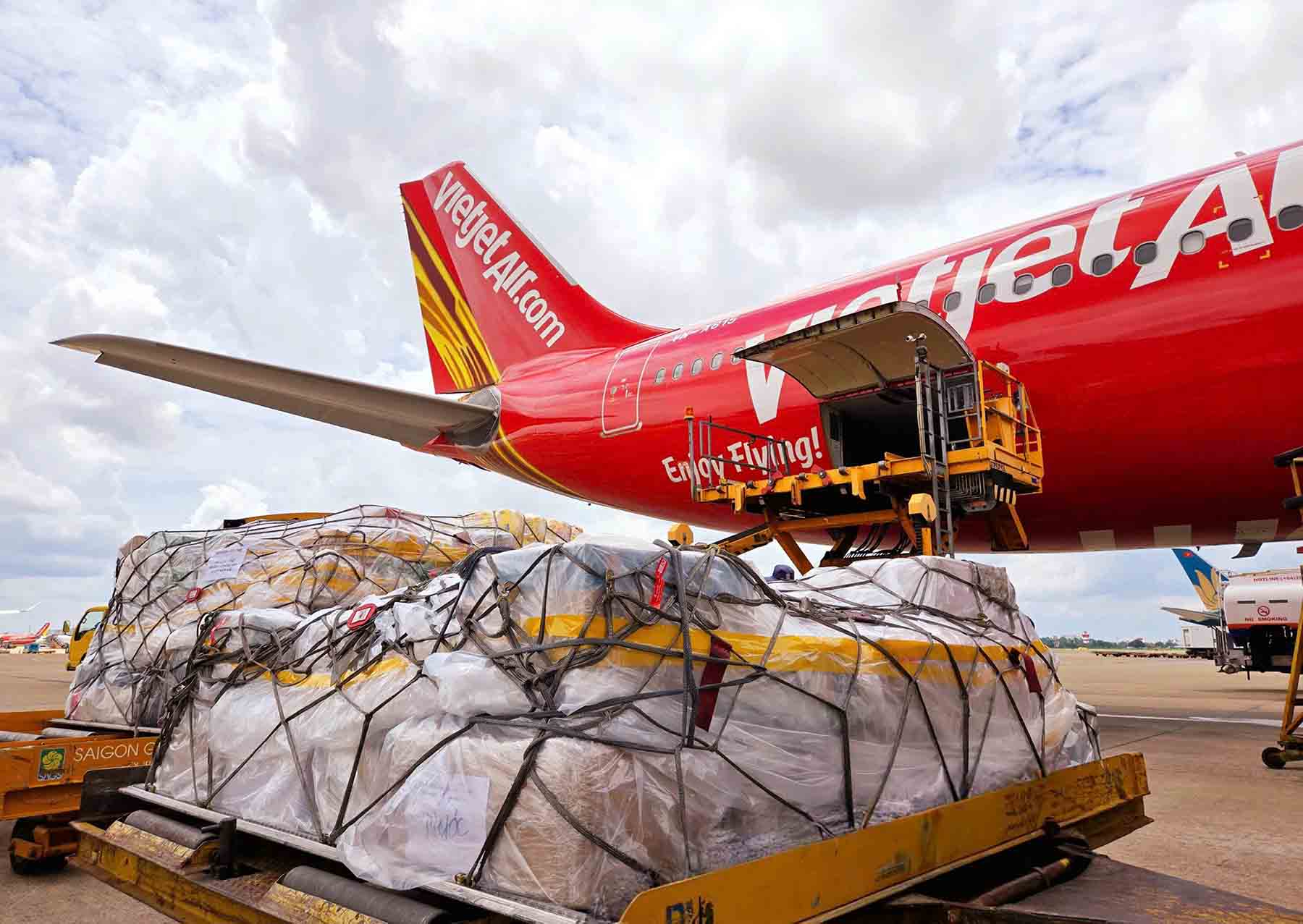 Vietjet van chuyen mien phi 20 tan thuoc nham ho tro nguoi dan cac tinh phia Bac phong va dieu tri cac benh sau thien tai.