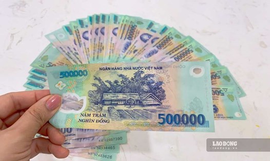 Lãi suất tiết kiệm cho khách hàng cá nhân trong khoảng 0,1 - 4,7%/năm. Ảnh minh họa: Trà My