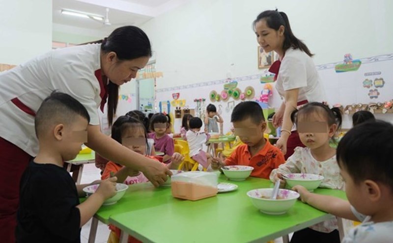 Ngoài giữ phụ cấp thâm niên, Bộ GDĐT đề xuất nhiều chính sách hỗ trợ giáo viên. Ảnh: Phong Linh