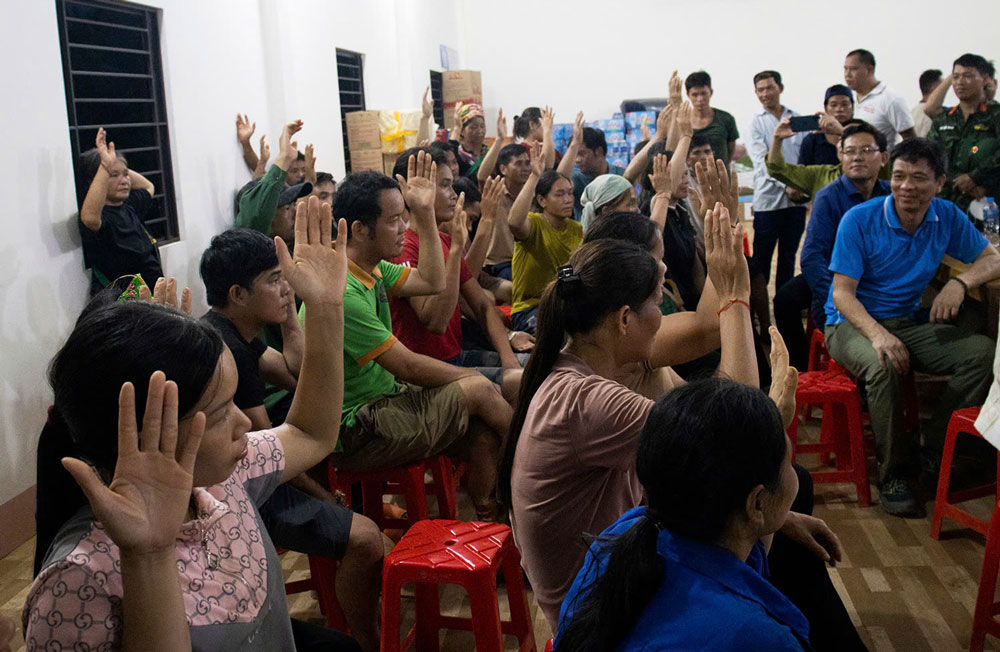 100% nguoi dan co nhu cau tai dinh cu do hau qua cua lu quet da chon phuong an 2 de xay dung Lang Nu moi. Anh Ban Tuyen giao Tinh uy Lao Cai cung cap.