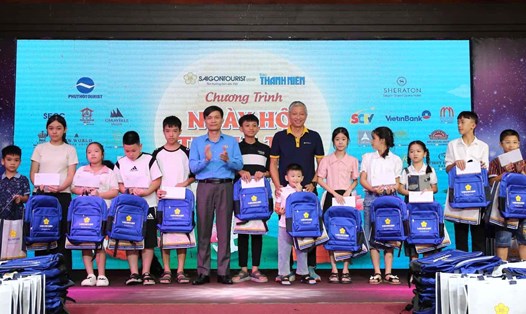 Gần 200 em thiếu nhi thuộc Công đoàn ngành Công Thương Quảng Bình được tổ chức Tết Trung thu. Ảnh: Công Sáng