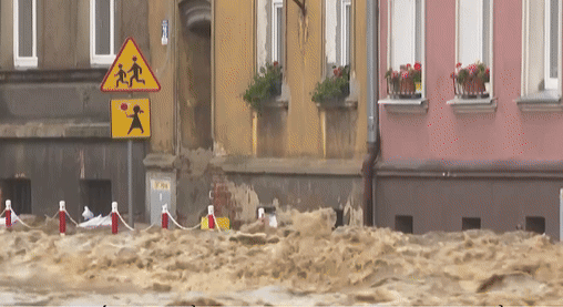 Lũ lụt nghiêm trọng ở Đông và Trung Âu. Ảnh: AFP