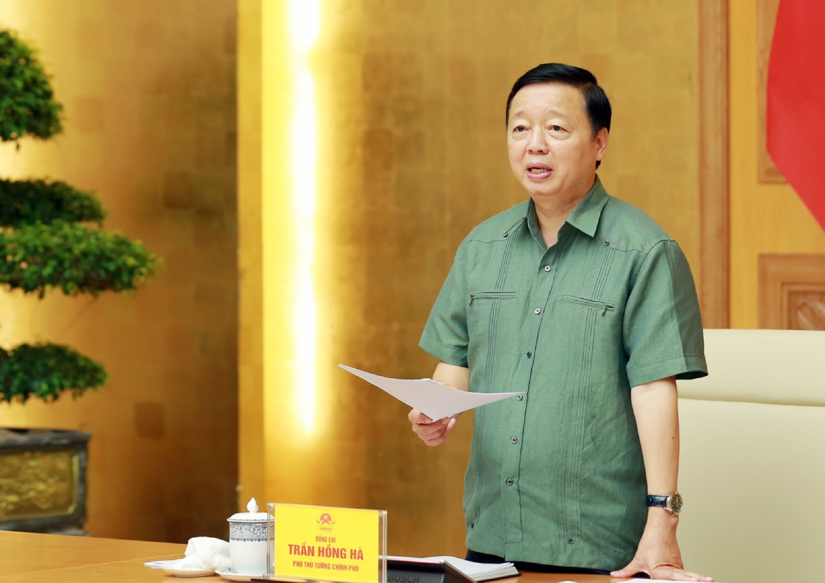 Phó Thủ tướng Chính phủ Trần Hồng Hà chủ trì cuộc họp tháo gỡ cho dự án, đất đai trong kết luận thanh tra, bản án. Ảnh: Minh Khôi