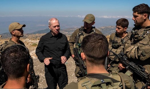 Bộ trưởng Bộ Quốc phòng Israel Yoav Gallant kiểm tra quân đội Israel vào ngày 7.7.2024. Ảnh: Xinhua