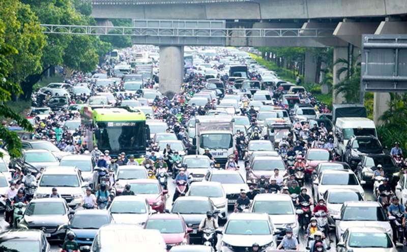 Dự báo Hà Nội hôm nay 16.9 có lúc có mưa rào và dông. Ảnh: Việt Anh