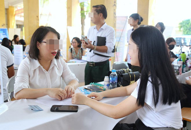 Việc nâng lương trước thời hạn được quy định tại Thông tư số 03/2021/TT-BNVcủa Bộ Nội vụ. Ả nh minh họa: Hạnh Hà