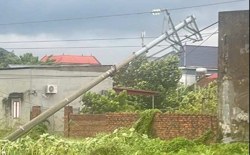 Bão số 3 khiến hệ thống điện bị ảnh hưởng nghiêm trọng. Ảnh: EVN cung cấp