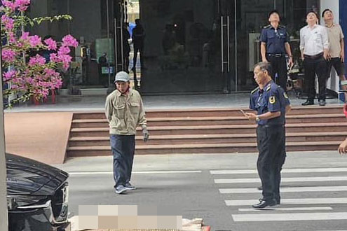 Người đàn ông rơi từ tòa nhà Mường Thanh, tử vong. Ảnh: Nha Trang