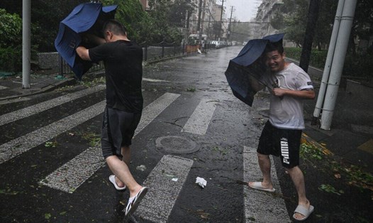 Bão Bebinca đổ bộ Thượng Hải với sức gió tới 151km/h. Ảnh: AFP