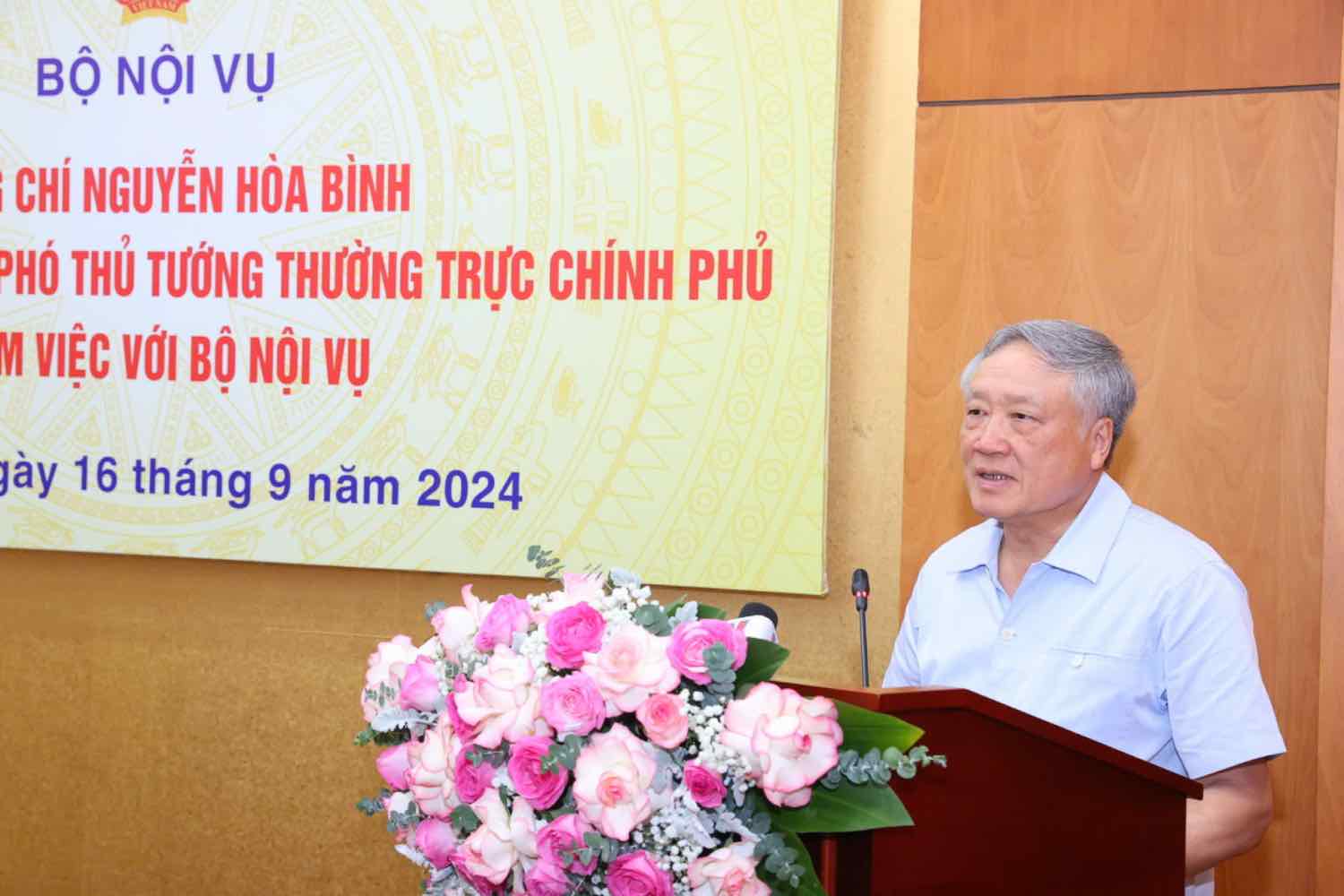 Phó Thủ tướng Thường trực Nguyễn Hòa Bình phát biểu tại buổi làm việc với Bộ Nội vụ. Ảnh: Lương Hạnh 