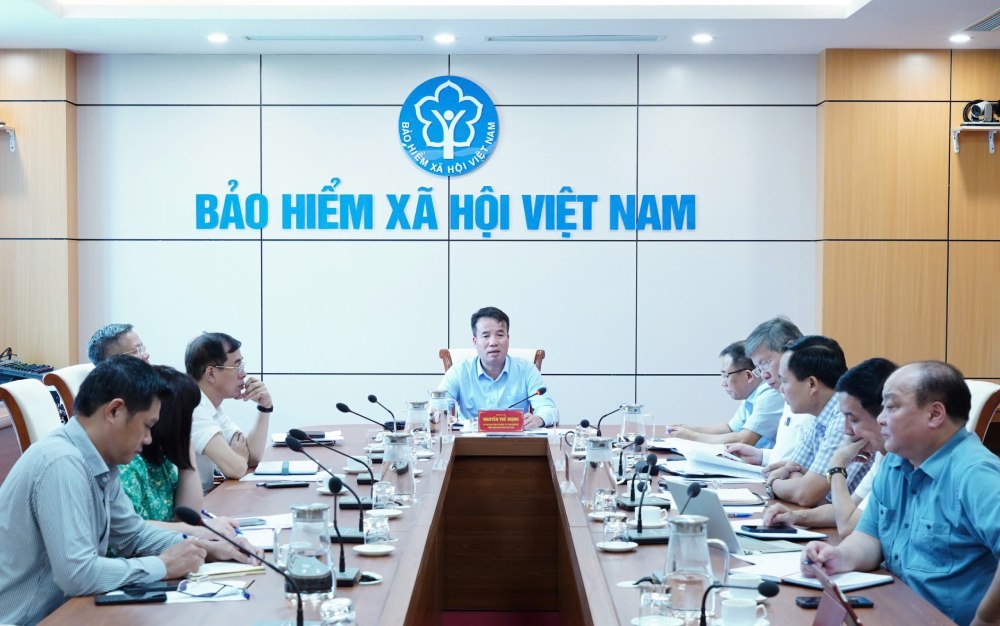 Tổng Giám đốc BHXH Việt Nam Nguyễn Thế Mạnh chủ trì buổi làm việc. Ảnh: BHXH Việt Nam