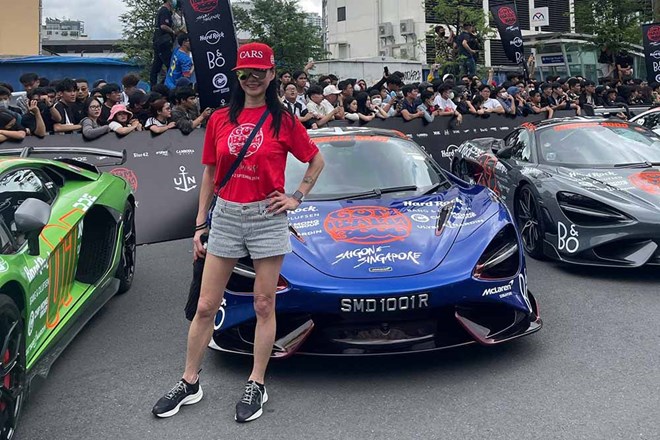 Nữ doanh nhân Singapore cầm lái McLaren ở Gumball 3000