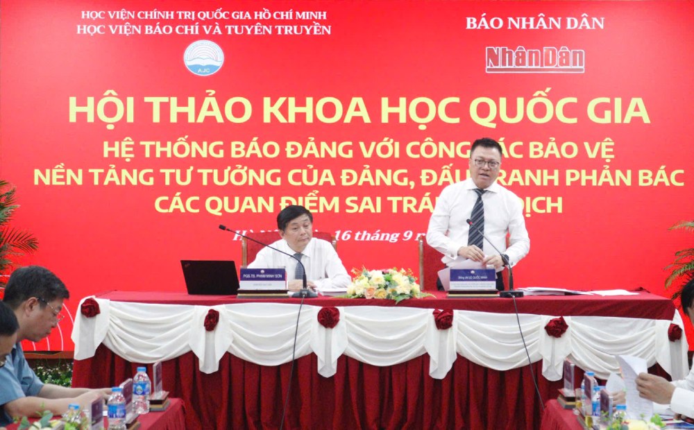 Ủy viên Trung ương Đảng, Tổng Biên tập Báo Nhân Dân, Phó trưởng Ban Tuyên giáo Trung ương, Chủ tịch Hội Nhà báo Việt Nam Lê Quốc Minh phát biểu tại Hội thảo. Ảnh: T.Vương