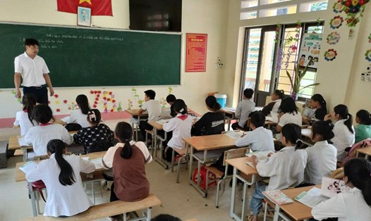 Hàng loạt trường học ở Lào Cai cho học sinh đi học trở lại sau thời gian dài nghỉ bão. Ảnh: Thanh Huệ