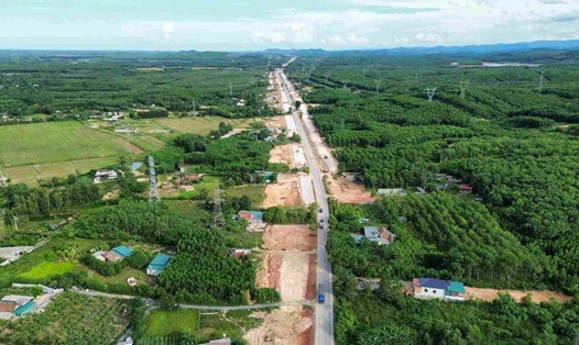 Mặt bằng cao tốc Bắc - Nam qua tỉnh Quảng Bình vẫn còn vướng. Ảnh: Công Sáng