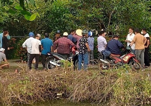 Hiện trường lúc phát hiện vụ 3 người cùng gia đình bị sát hại, Công an tỉnh Cà Mau phong toả để điều tra. Ảnh: Nhật Hồ