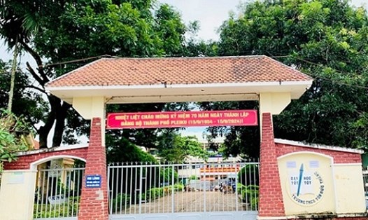 Cơ quan chức năng đang làm rõ vụ nghi ngờ ngộ độc thực phẩm tại Trường THCS Tôn Đức Thắng. Ảnh: Thanh Tuấn