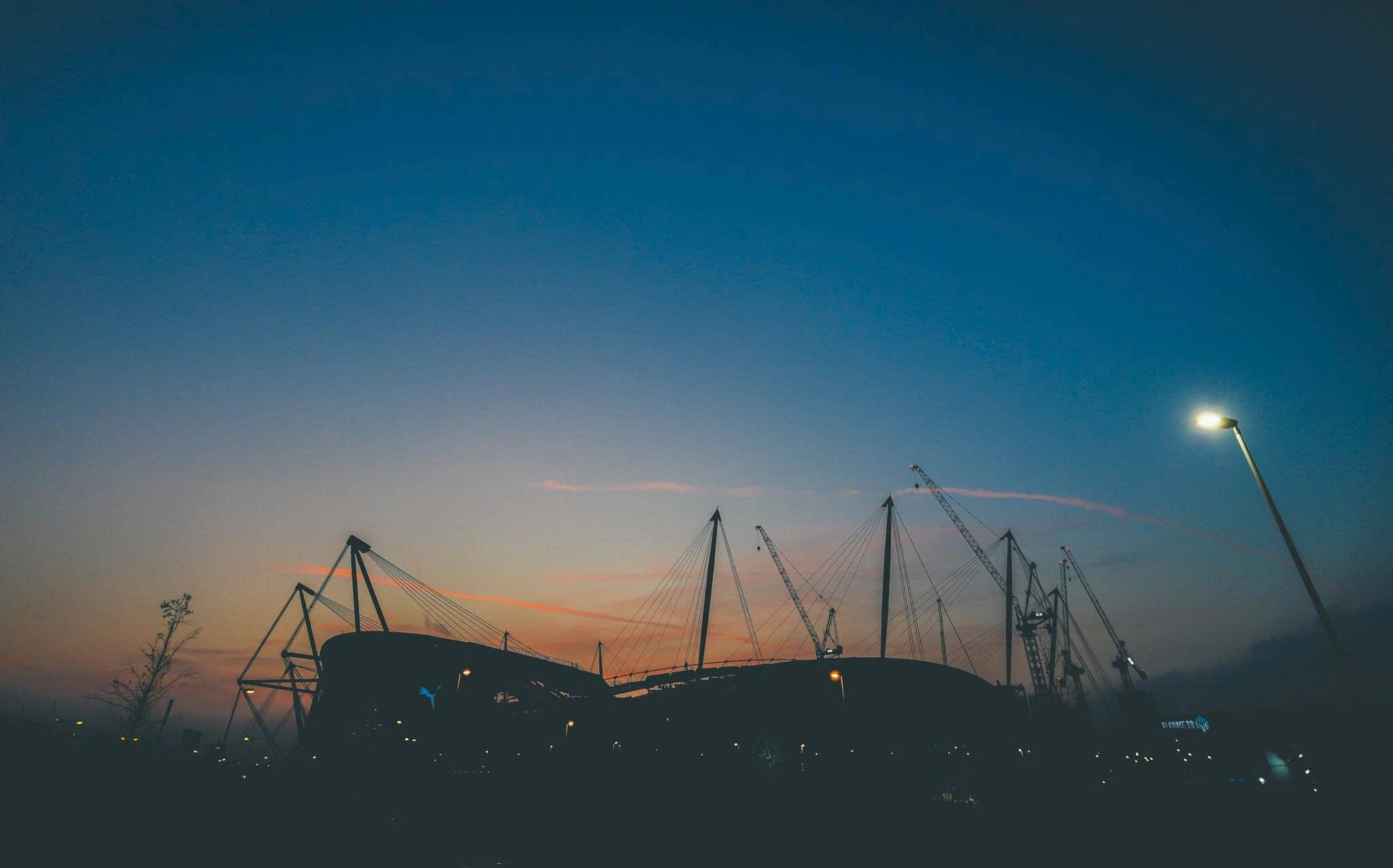 Liệu Etihad có bị bao phủ bởi màu đen trong thời gian tới?  Ảnh: MC 