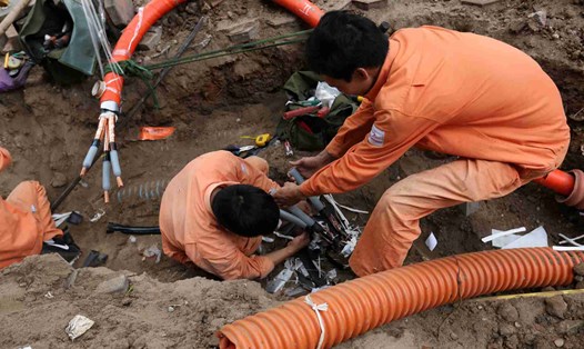 Ngành điện nỗ lực hạ ngầm lưới điện, giúp giảm thiệt hại sau bão. Ảnh: Hải Nguyễn