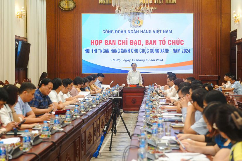 Ông Đào Minh Tú - Phó Thống đốc Thường trực Ngân hàng Nhà nước, Chủ tịch Công đoàn Ngân hàng Việt Nam - phát biểu tại buổi họp Ban Chỉ đạo, Ban Tổ chức và các Tiểu ban Hội thi “Ngân hàng xanh cho cuộc sống xanh”. Ảnh: Công đoàn Ngân hàng VN