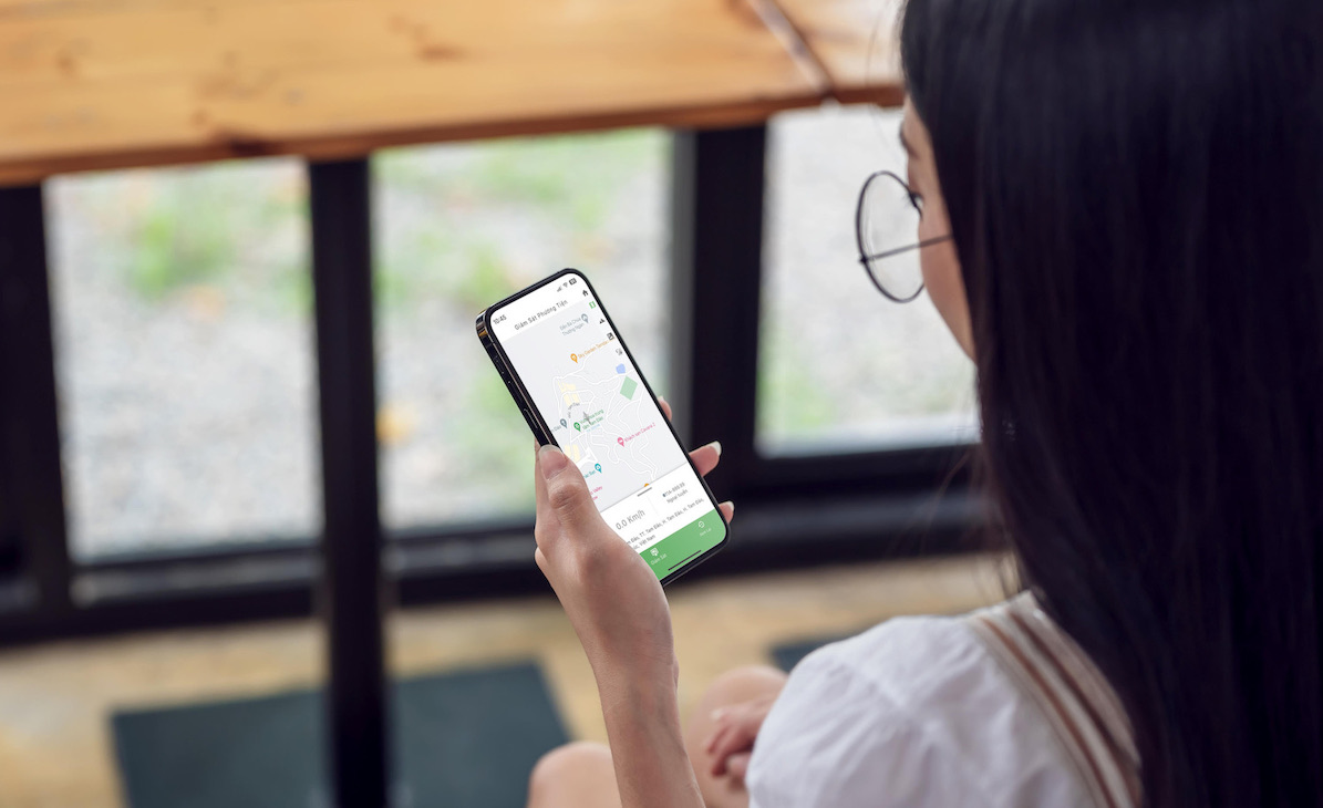 VNPT Safe Motor giúp phụ huynh yên tâm cùng con trên mọi nẻo đường. Ảnh: Cao Hưng