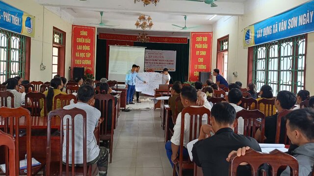 Huyện Tân Lạc tăng cường nâng cao hiểu biết pháp luật cho đồng bào dân tộc thiểu số. Ảnh: Vân Anh