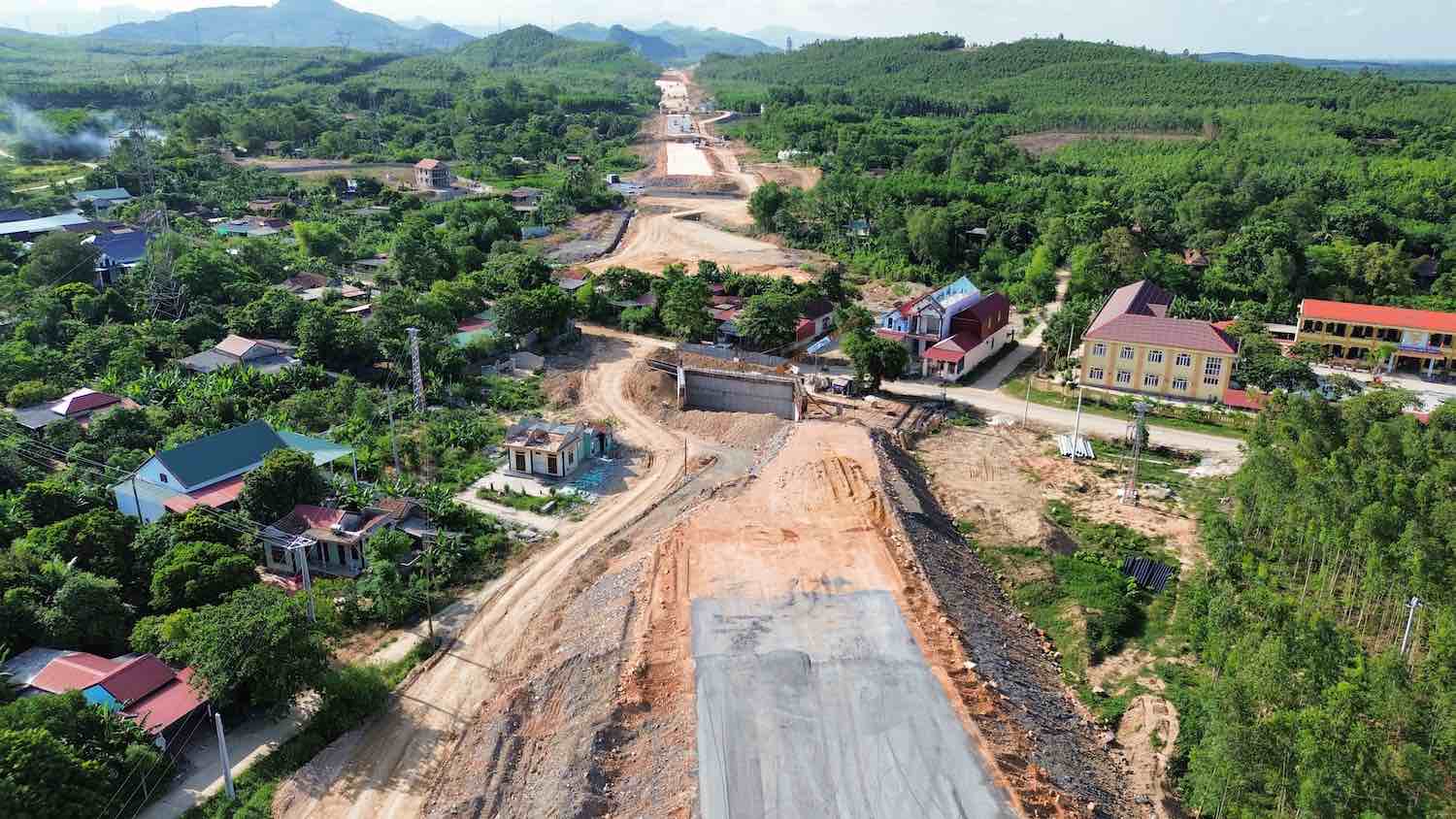 Huyện Lệ Thủy (tỉnh Quảng Bình) sẽ cưỡng chế các hộ dân không đồng tình chính sách, phương án giải phóng mặt bằng. Ảnh: Công Sáng