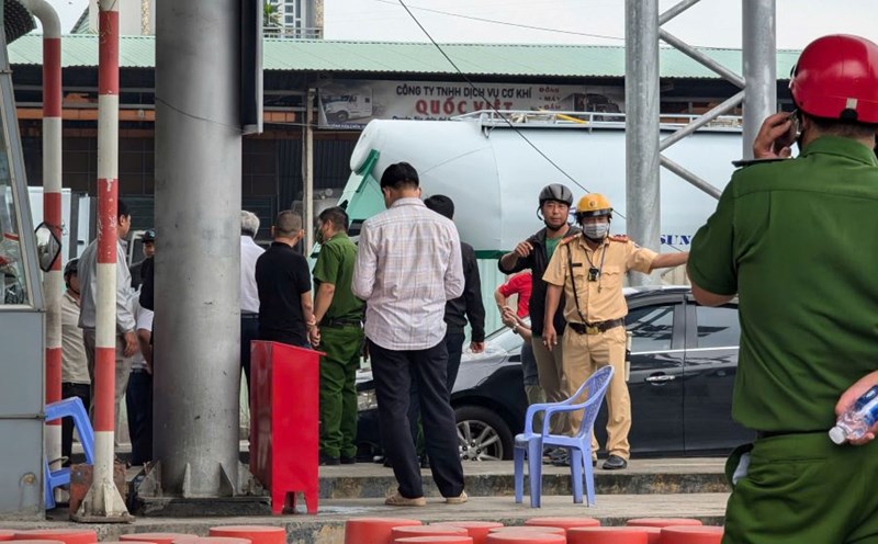 Ngày đầu thu phí BOT Phú Hữu ở TPHCM, lực lượng chức năng có mặt đảm bảo trật tự tại đây.