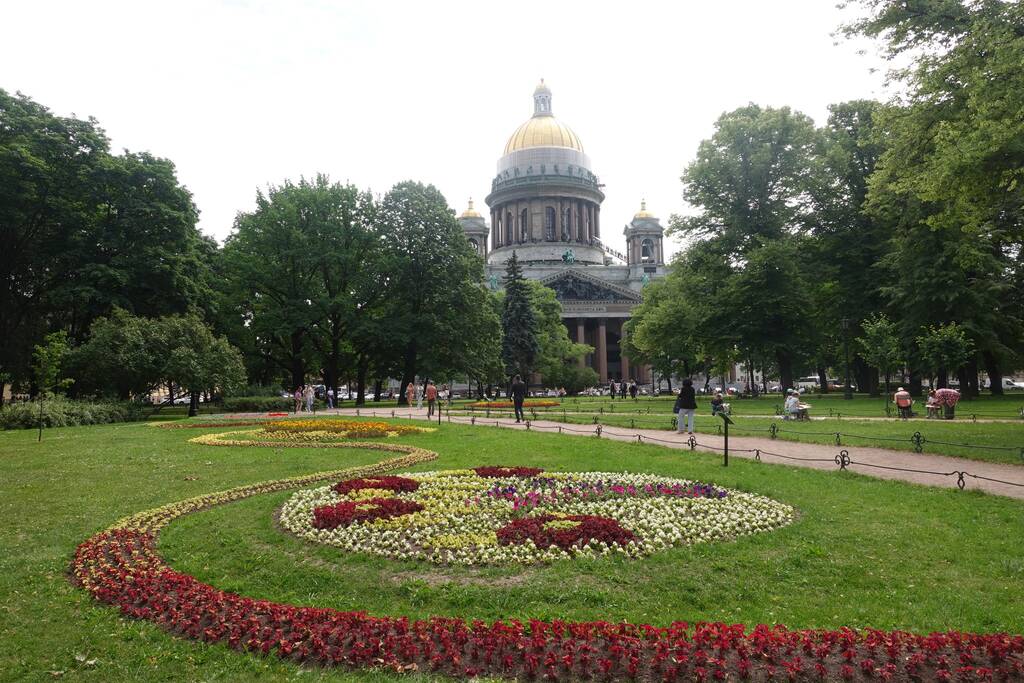 Nam du khach chia se: “Toi di dung vao dip “dem trang” o Saint Petersburg.  Hien tuong nay thuong bat dau tu giua thang 6 den dau thang 7. Vao nhung ngay nay, 9-10 gio dem troi van sang nhu ban ngay va khoang 3-4 gio sang troi da bat dau hung sang“. Anh: NVCC