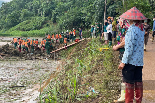 Mua lu da khien hang tram nguoi chet va mat tich. Anh: Dinh Dai