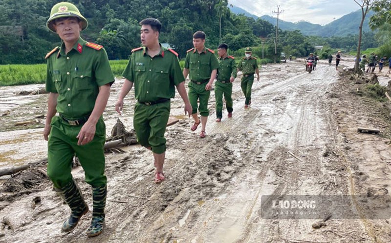 Công tác khắc phục thiệt hại, tìm kiếm nạn nhân mất tích tại Lào Cai đang được khẩn trương tiến hành. Ảnh: Đinh Đại